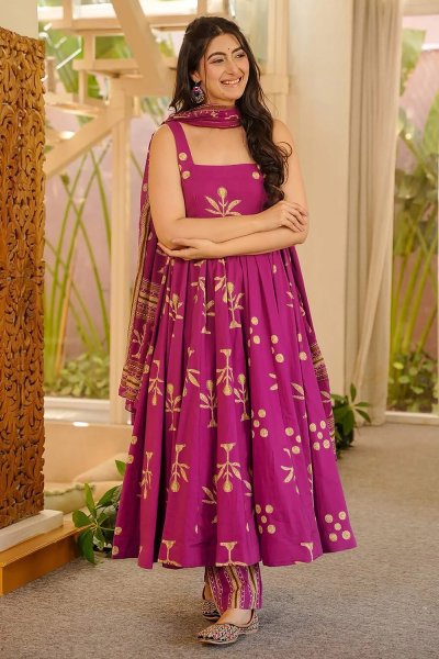 Magenta Pink Muslin Cotton Printed Anarkali Style Kurta Set Magenta Pink Muslin Cotton Printed Anarkali Style Kurta Set